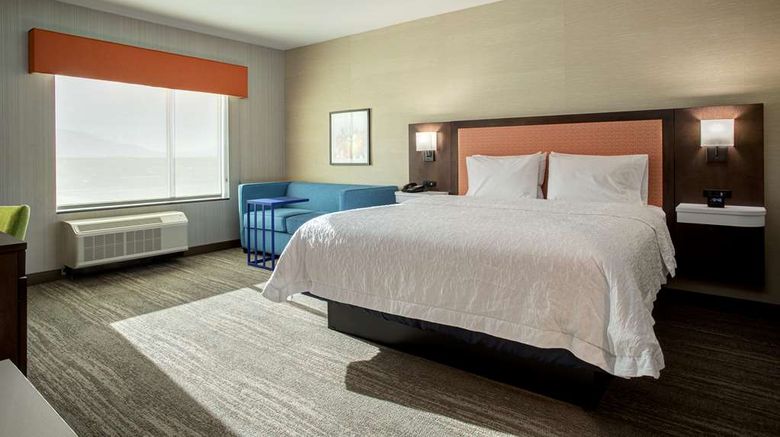 <b>Hampton Inn & Suites Indio Room</b>. Images powered by <a href="https://iceportal.shijigroup.com/" title="IcePortal" target="_blank">IcePortal</a>.