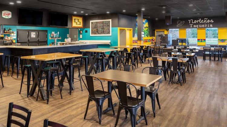 Ramada by Wyndham Thunder Bay Restaurant