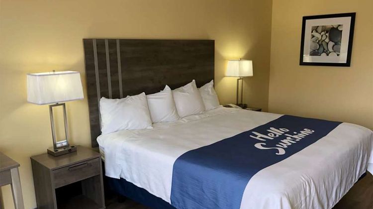 Days Inn by Wyndham Cape Carteret Room