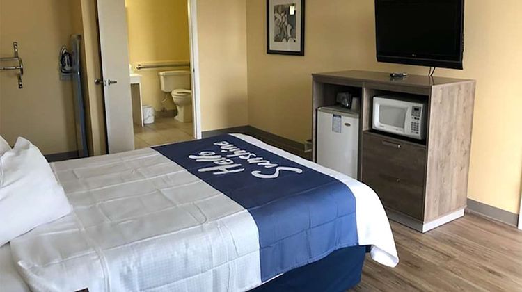Days Inn by Wyndham Cape Carteret Room