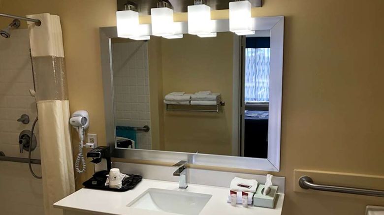 <b>Days Inn by Wyndham Cape Carteret Room</b>. Images powered by <a href="https://iceportal.shijigroup.com/" title="IcePortal" target="_blank">IcePortal</a>.