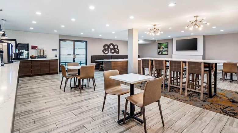 <b>Best Western Plus Bourbonnais Hotel-Stes Restaurant</b>. Images powered by <a href="https://iceportal.shijigroup.com/" title="IcePortal" target="_blank">IcePortal</a>.