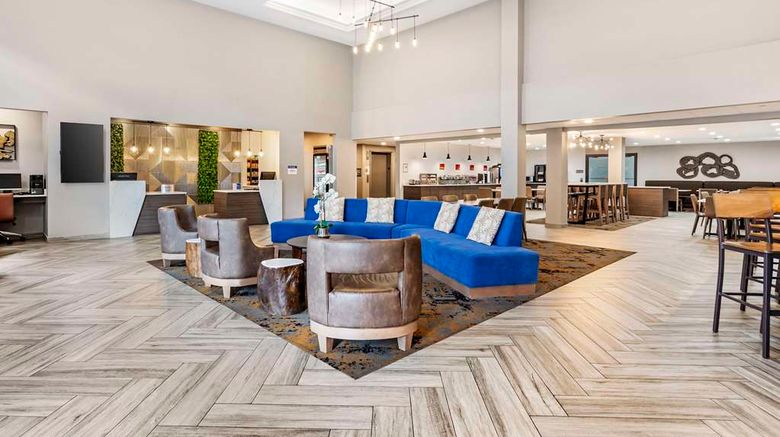 <b>Best Western Plus Bourbonnais Hotel-Stes Lobby</b>. Images powered by <a href="https://iceportal.shijigroup.com/" title="IcePortal" target="_blank">IcePortal</a>.