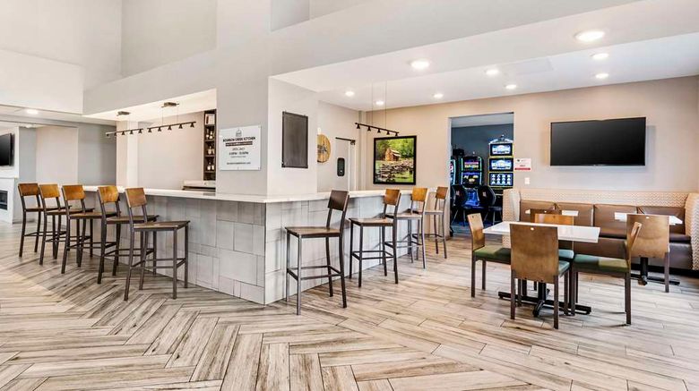 <b>Best Western Plus Bourbonnais Hotel-Stes Restaurant</b>. Images powered by <a href="https://iceportal.shijigroup.com/" title="IcePortal" target="_blank">IcePortal</a>.