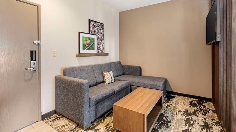 <b>Best Western Plus Bourbonnais Hotel-Stes Suite</b>. Images powered by <a href="https://iceportal.shijigroup.com/" title="IcePortal" target="_blank">IcePortal</a>.