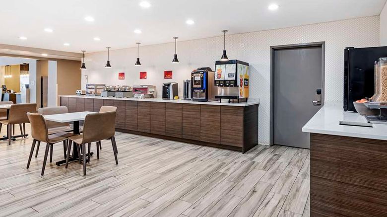 <b>Best Western Plus Bourbonnais Hotel-Stes Restaurant</b>. Images powered by <a href="https://iceportal.shijigroup.com/" title="IcePortal" target="_blank">IcePortal</a>.