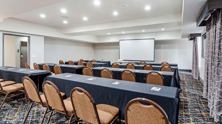 <b>Best Western Plus Bourbonnais Hotel-Stes Meeting</b>. Images powered by <a href="https://iceportal.shijigroup.com/" title="IcePortal" target="_blank">IcePortal</a>.