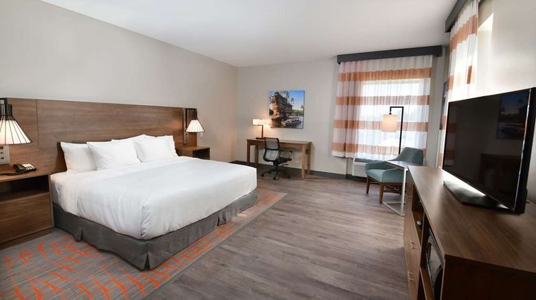 <b>La Quinta Inn & Suites by Wyndham Room</b>. Images powered by <a href="https://iceportal.shijigroup.com/" title="IcePortal" target="_blank">IcePortal</a>.