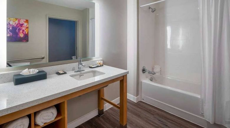 <b>La Quinta Inn & Suites by Wyndham Room</b>. Images powered by <a href="https://iceportal.shijigroup.com/" title="IcePortal" target="_blank">IcePortal</a>.