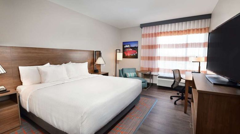 <b>La Quinta Inn & Suites by Wyndham Room</b>. Images powered by <a href="https://iceportal.shijigroup.com/" title="IcePortal" target="_blank">IcePortal</a>.