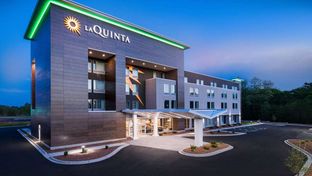 La Quinta Inn & Suites by Wyndham