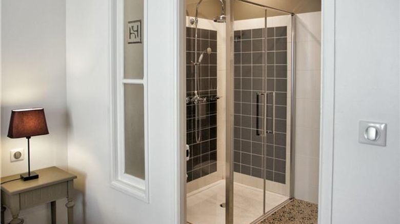 <b>Hotel Henri IV Room</b>. Images powered by <a href="https://iceportal.shijigroup.com/" title="IcePortal" target="_blank">IcePortal</a>.
