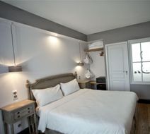 Hotel Henri IV Room