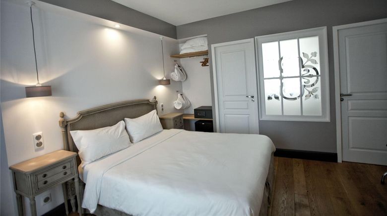 <b>Hotel Henri IV Room</b>. Images powered by <a href="https://iceportal.shijigroup.com/" title="IcePortal" target="_blank">IcePortal</a>.
