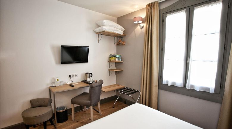 <b>Hotel Henri IV Room</b>. Images powered by <a href="https://iceportal.shijigroup.com/" title="IcePortal" target="_blank">IcePortal</a>.