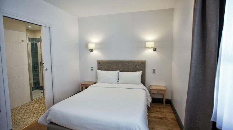 <b>Hotel Henri IV Room</b>. Images powered by <a href="https://iceportal.shijigroup.com/" title="IcePortal" target="_blank">IcePortal</a>.