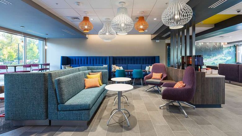 <b>Tru by Hilton Eugene Lobby</b>. Images powered by <a href="https://iceportal.shijigroup.com/" title="IcePortal" target="_blank">IcePortal</a>.
