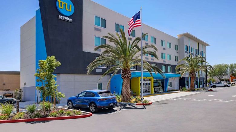 Tru by Hilton Lathrop Exterior. Images powered by <a href="https://iceportal.shijigroup.com" target="_blank" rel="noopener">Ice Portal</a>.