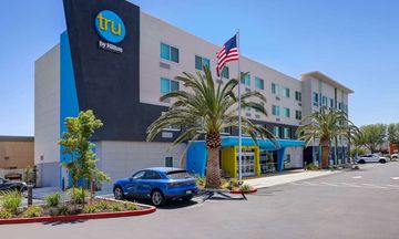 Tru by Hilton Lathrop