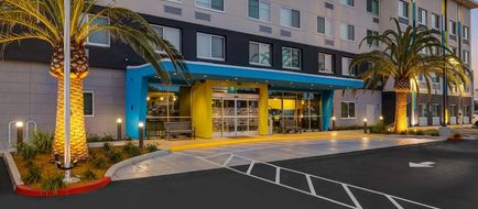 Tru by Hilton Lathrop Exterior