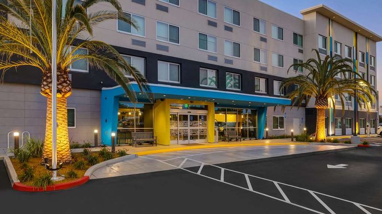 <b>Tru by Hilton Lathrop Exterior</b>. Images powered by <a href="https://iceportal.shijigroup.com/" title="IcePortal" target="_blank">IcePortal</a>.