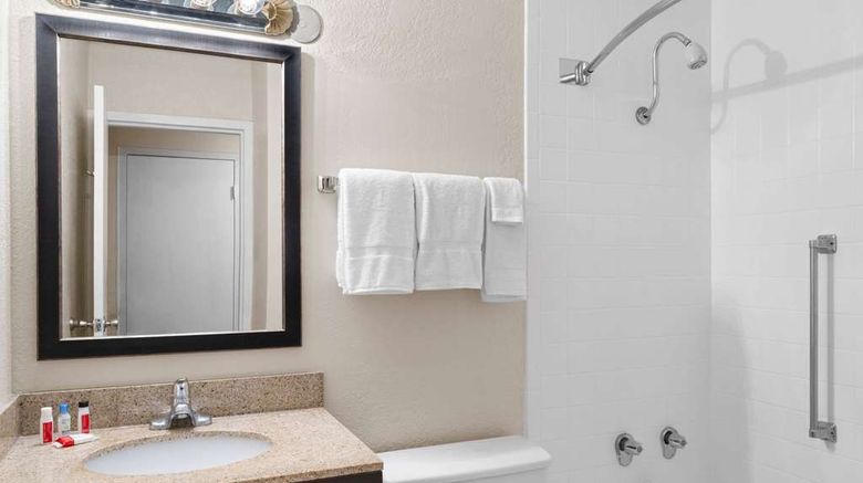 <b>Travelodge by Wyndham Gaylord Room</b>. Images powered by <a href="https://iceportal.shijigroup.com/" title="IcePortal" target="_blank">IcePortal</a>.