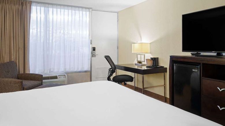 <b>Travelodge by Wyndham Gaylord Room</b>. Images powered by <a href="https://iceportal.shijigroup.com/" title="IcePortal" target="_blank">IcePortal</a>.