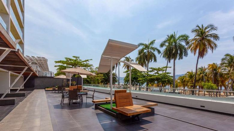<b>Ramada by Wyndham Acapulco Hotel & Stes Pool</b>. Images powered by <a href="https://iceportal.shijigroup.com/" title="IcePortal" target="_blank">IcePortal</a>.