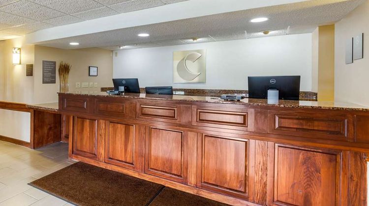 Comfort Inn & Suites Lobby