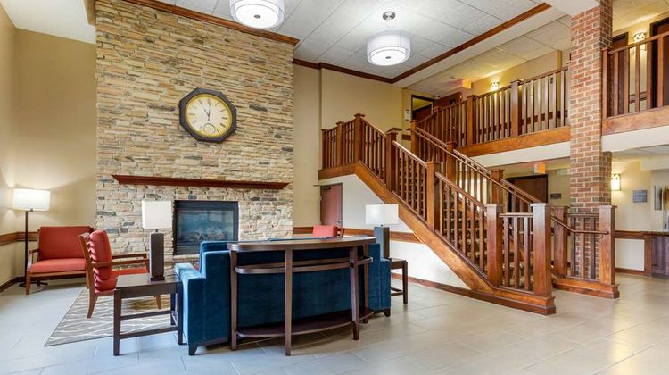 Comfort Inn & Suites Lobby