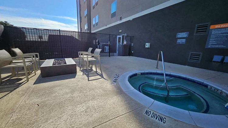La Quinta Inn & Stes by Wyndham Red Oak Pool