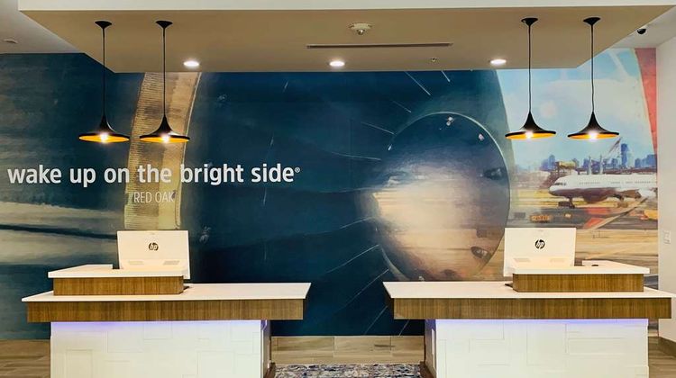 La Quinta Inn & Stes by Wyndham Red Oak Lobby