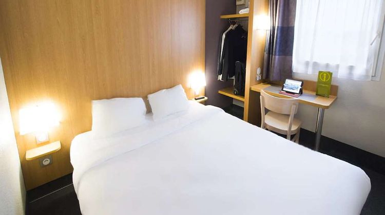 Kyriad Direct Clermont Ferrand N Gerzat Room