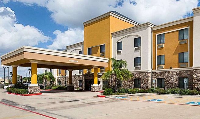 Days Inn & Suites West Energy Corridor Exterior