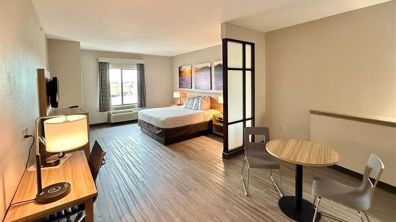 <b>Days Inn & Suites West Energy Corridor Room</b>. Images powered by <a href="https://iceportal.shijigroup.com/" title="IcePortal" target="_blank">IcePortal</a>.