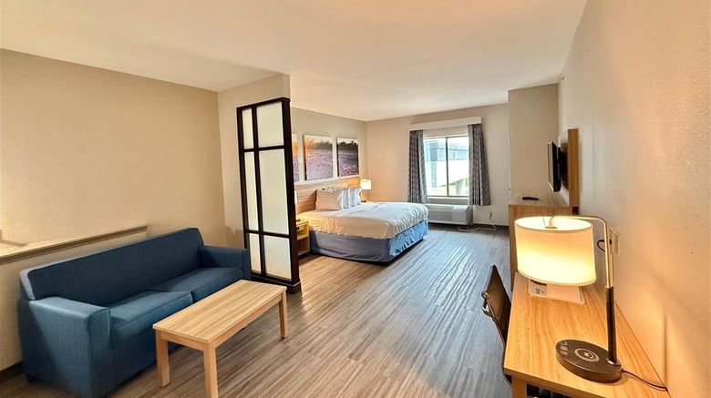 <b>Days Inn & Suites West Energy Corridor Room</b>. Images powered by <a href="https://iceportal.shijigroup.com/" title="IcePortal" target="_blank">IcePortal</a>.