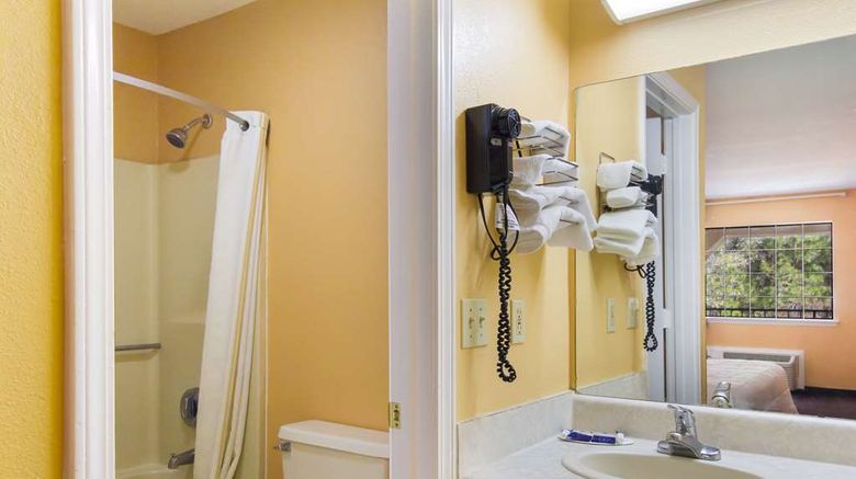<b>Americas Best Value Inn Darien Suite</b>. Images powered by <a href="https://iceportal.shijigroup.com/" title="IcePortal" target="_blank">IcePortal</a>.