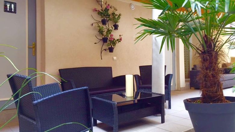 <b>Hotel Clairefontaine Lobby</b>. Images powered by <a href="https://iceportal.shijigroup.com/" title="IcePortal" target="_blank">IcePortal</a>.