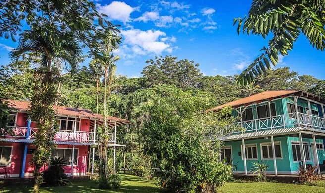 Tortuga Lodge and Gardens Exterior