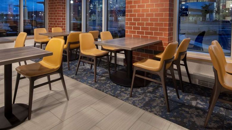 <b>Hyatt Place Moncton Lobby</b>. Images powered by <a href="https://iceportal.shijigroup.com/" title="IcePortal" target="_blank">IcePortal</a>.