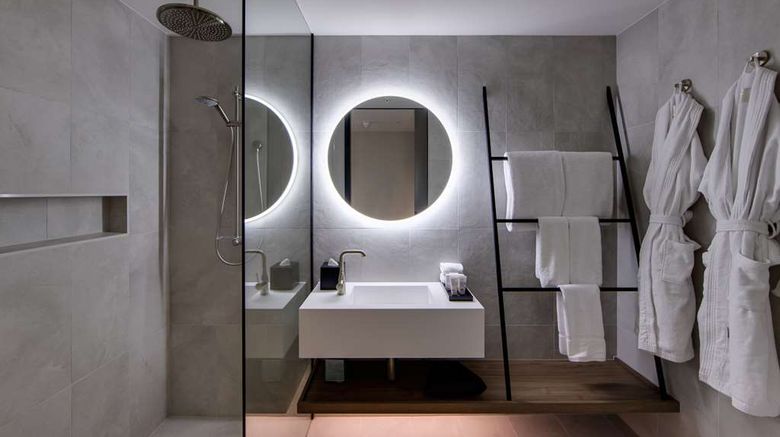 <b>Oval Hotel Room</b>. Images powered by <a href="https://iceportal.shijigroup.com/" title="IcePortal" target="_blank">IcePortal</a>.