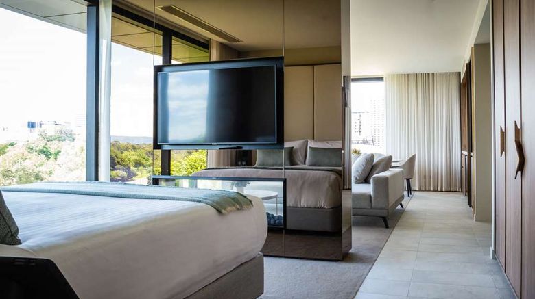 <b>Oval Hotel Suite</b>. Images powered by <a href="https://iceportal.shijigroup.com/" title="IcePortal" target="_blank">IcePortal</a>.