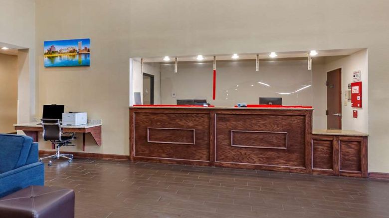 <b>Comfort Suites Lobby</b>. Images powered by <a href="https://iceportal.shijigroup.com/" title="IcePortal" target="_blank">IcePortal</a>.