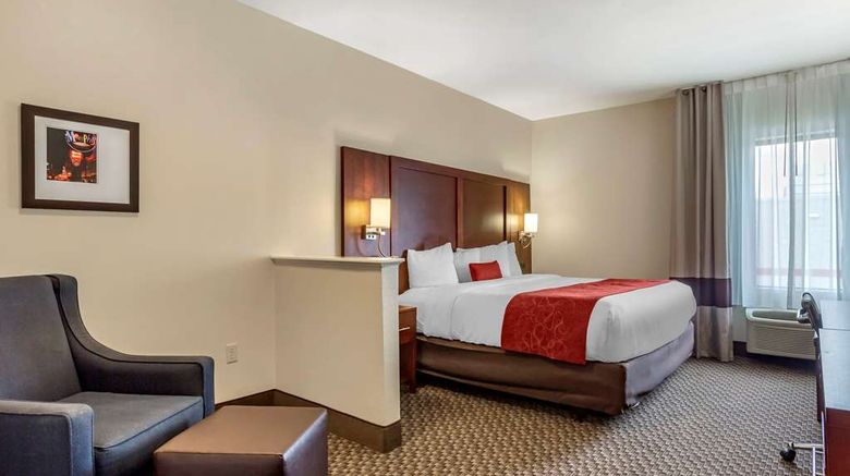 <b>Comfort Suites Suite</b>. Images powered by <a href="https://iceportal.shijigroup.com/" title="IcePortal" target="_blank">IcePortal</a>.
