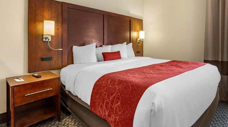 <b>Comfort Suites Suite</b>. Images powered by <a href="https://iceportal.shijigroup.com/" title="IcePortal" target="_blank">IcePortal</a>.