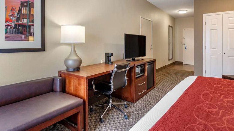 <b>Comfort Suites Suite</b>. Images powered by <a href="https://iceportal.shijigroup.com/" title="IcePortal" target="_blank">IcePortal</a>.