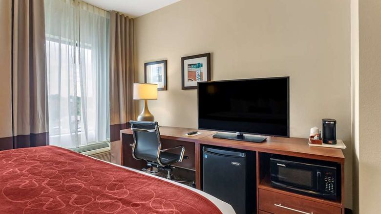 <b>Comfort Suites Room</b>. Images powered by <a href="https://iceportal.shijigroup.com/" title="IcePortal" target="_blank">IcePortal</a>.