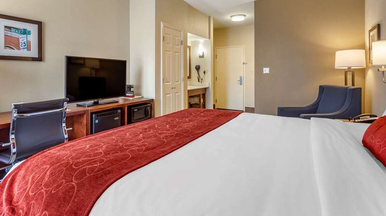 <b>Comfort Suites Room</b>. Images powered by <a href="https://iceportal.shijigroup.com/" title="IcePortal" target="_blank">IcePortal</a>.