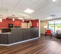 Econo Lodge Dayton North Lobby