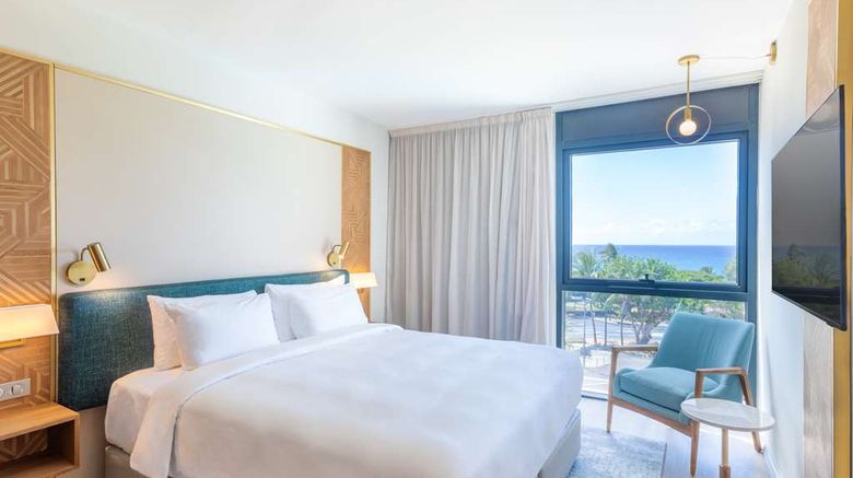 <b>Radisson Hotel Saint Denis, La Reunion Room</b>. Images powered by <a href="https://iceportal.shijigroup.com/" title="IcePortal" target="_blank">IcePortal</a>.